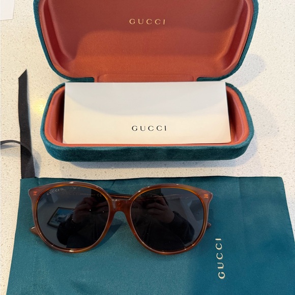 Gucci sunglasses - Picture 1 of 3